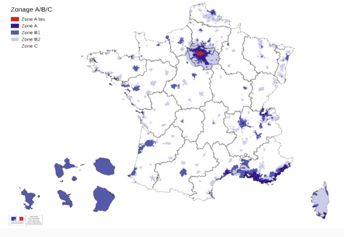Investir en LLI dans un bien en zone tendue est une stratégie d’investissement immobilier particulièrement attractive. Le logement doit être situé dans une zone à forte demande locative, classée A, A bis ou B1, garantissant une forte attractivité et une mise en location rapide.